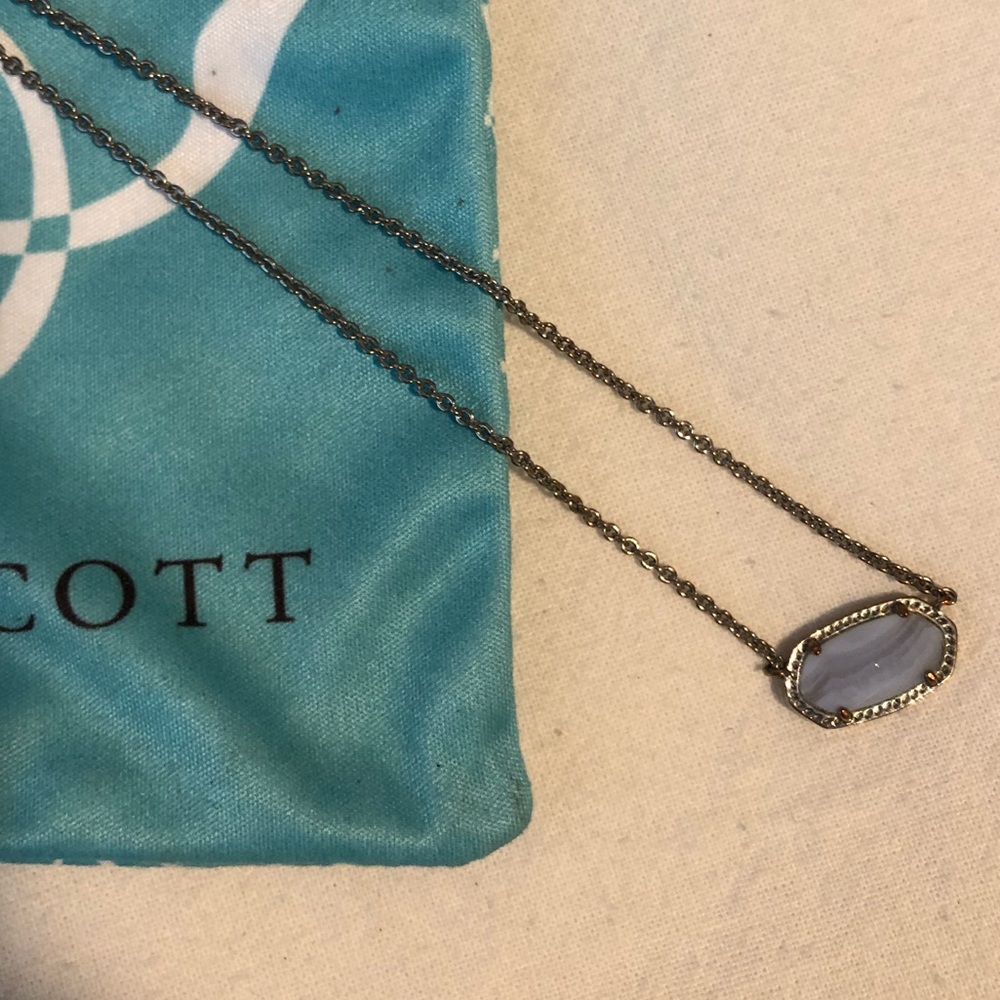Kendra Scott necklace